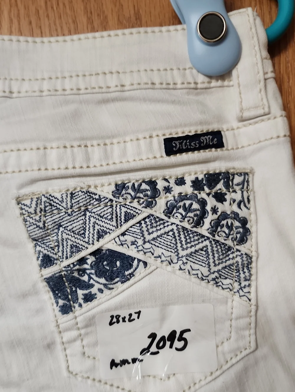 Miss Me White Embroidered Women’s Jeans Stylish Pocket Detail 28x27 number 2095